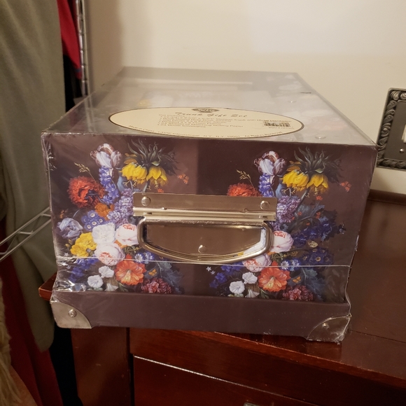 Trunk Gift Set - Picture 9 of 12